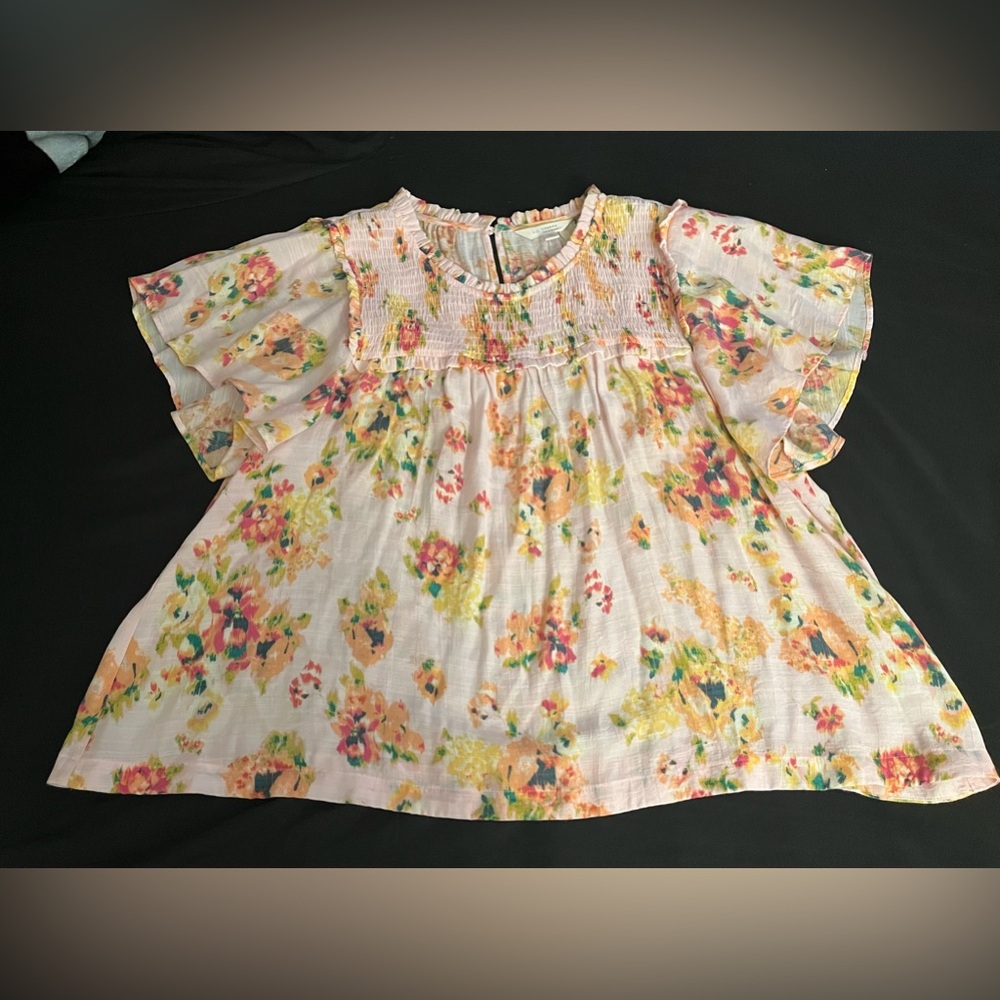 Women’s Lauren Conrad NWT pink flowy floral top with flutter sleeves in size XL.